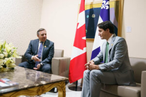 Justin Trudeau et le premier ministre du Québec François Legault. Crédit image : Adam Scotti (Cabinet du premier ministre).