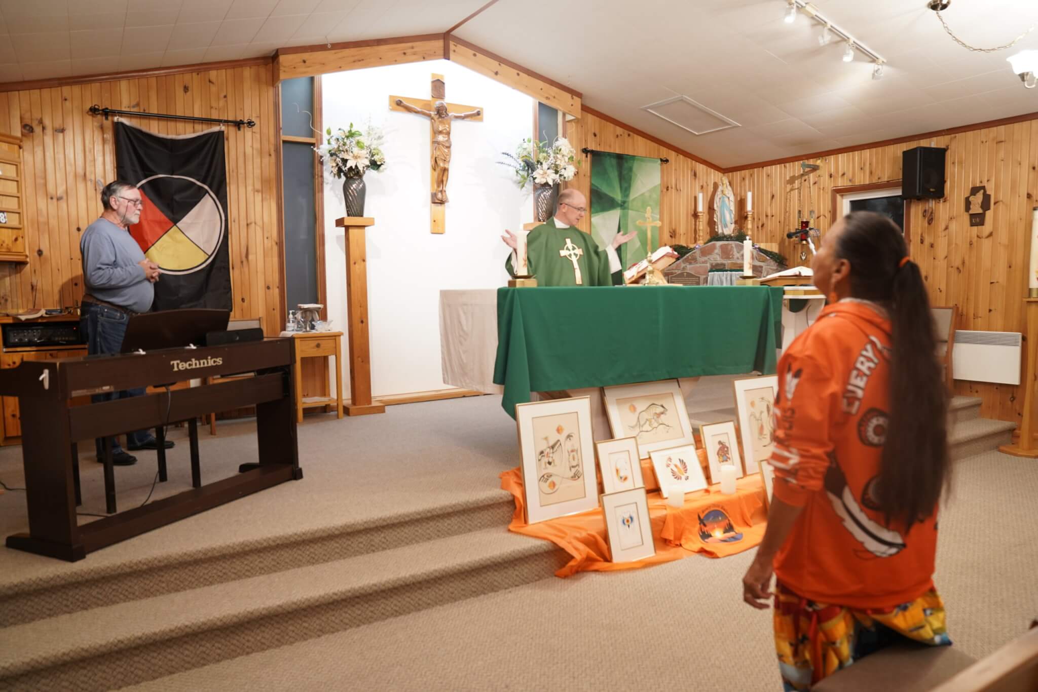 Réconciliation : quand foi catholique et traditions autochtones se rencontrent dans une église du Nord