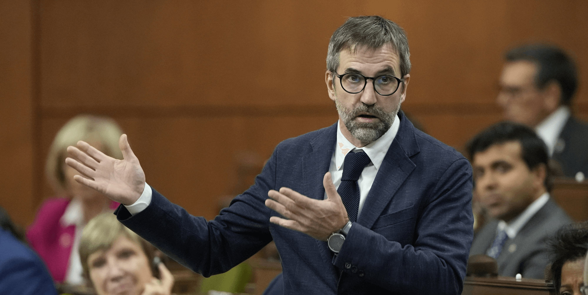 Loi sur les langues officielles : même des députés libéraux poussent le gouvernement à agir plus vite 