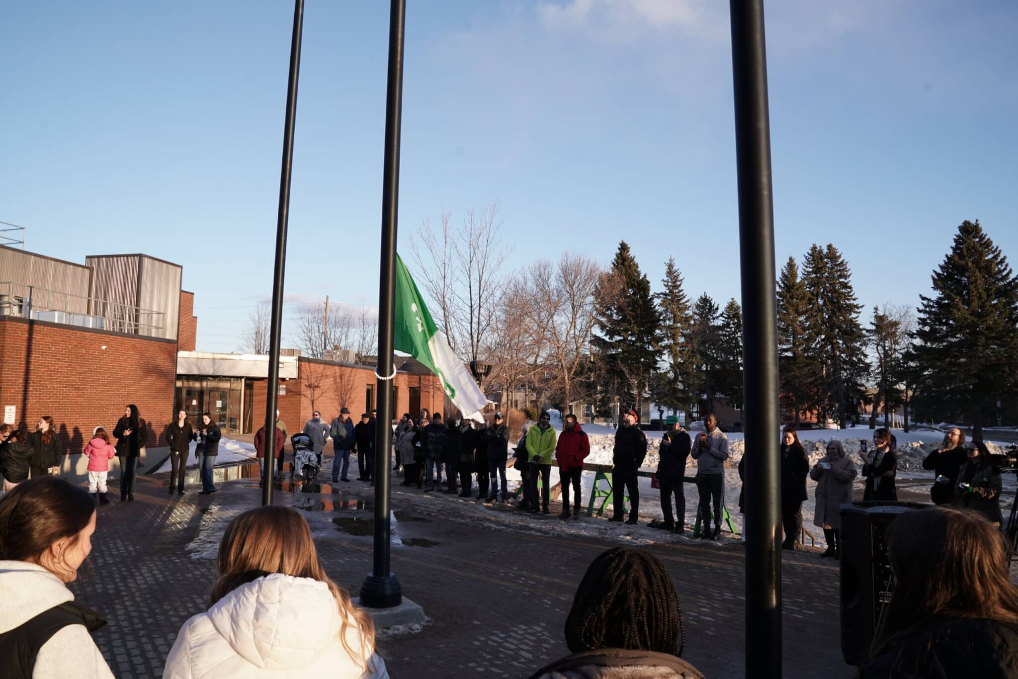 La communauté franco-ontarienne de North Bay célèbre la présence permanente de son drapeau