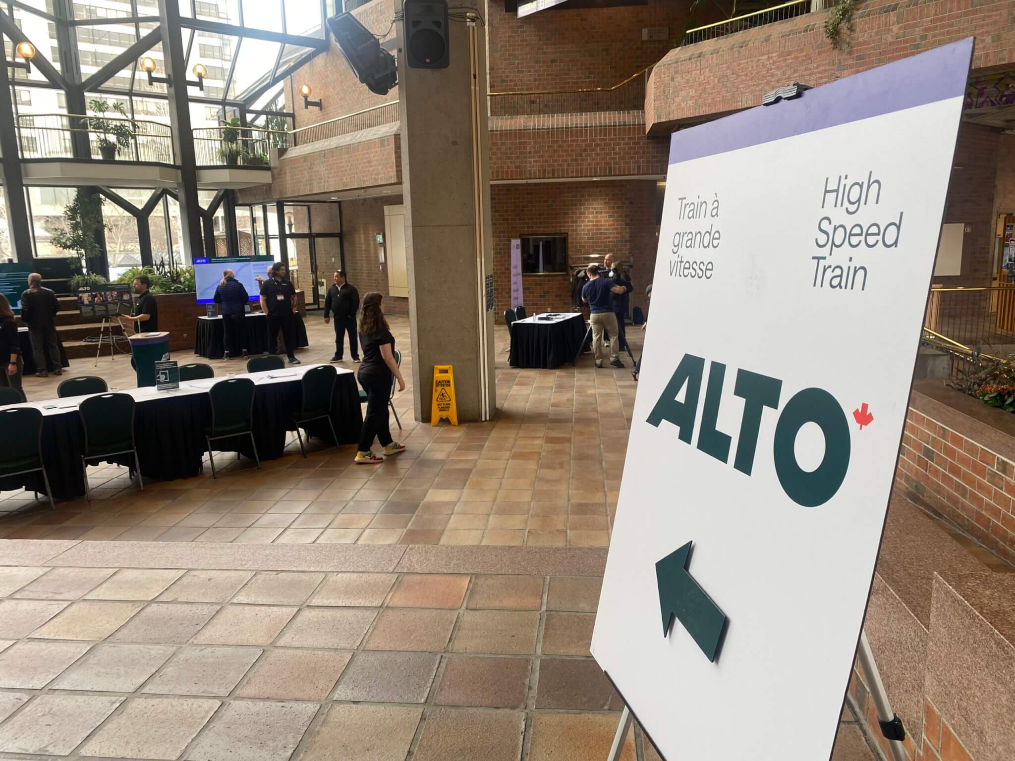 Fin de la tournée de consultations&nbsp;: Le TGV Québec-Toronto face au défi de l’acceptabilité