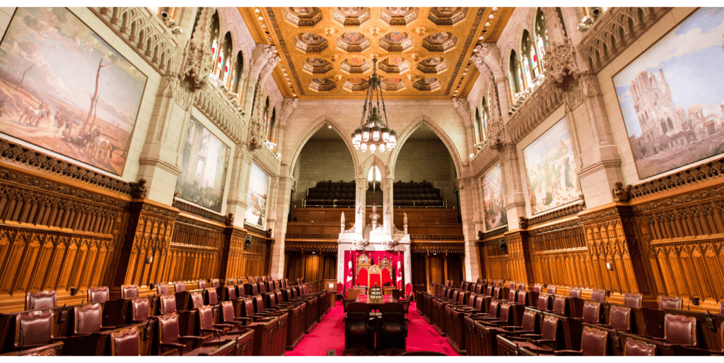 Après avoir reçu la plainte, la Bibliothèque a découvert dans ses archives plusieurs traductions de débats historiques du Sénat couvrant les années 1875, 1876, 1878 et 1879, rapporte la décision du commissaire. Source: Canva