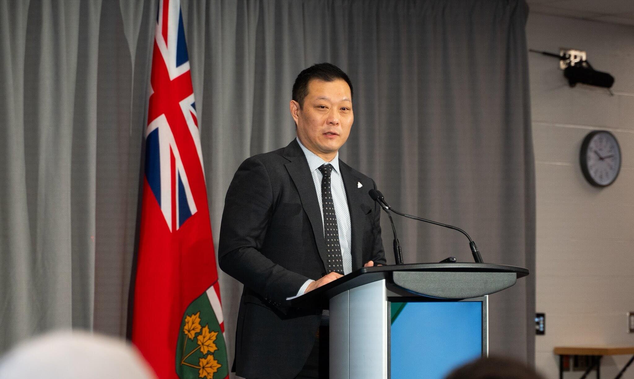 Le ministre Stan Cho sous le feu des critiques pour 16&nbsp;000&nbsp;$ de frais d&rsquo;hôtel à Toronto