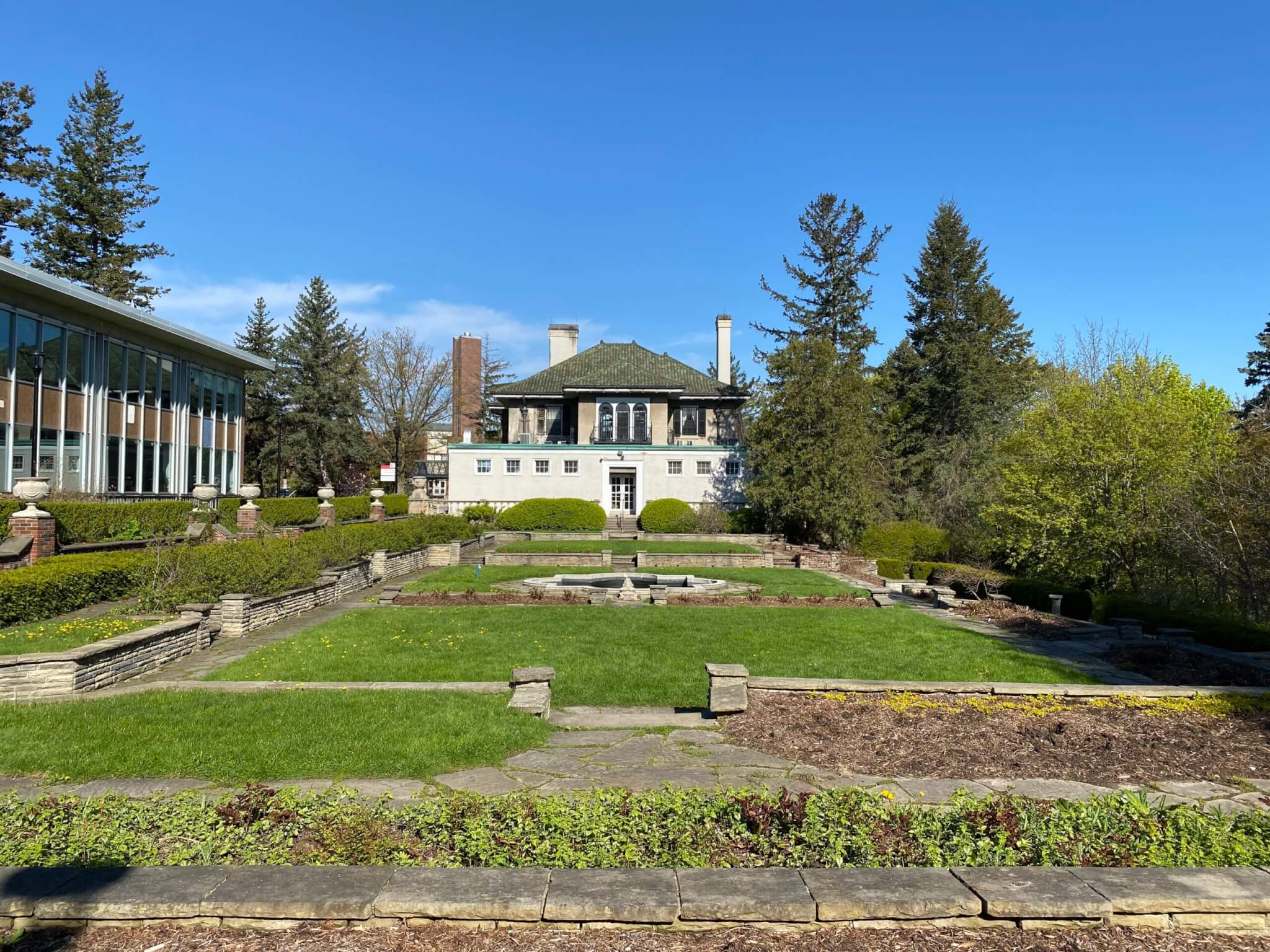 Plus de 2000 personnes signent pour protéger l'avenir du Collège Glendon